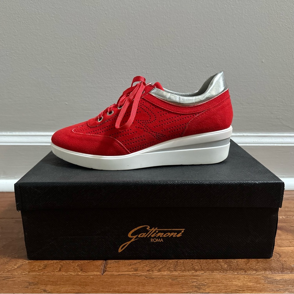 Gattinoni Roma Red Suede
Platform Sneakers - EU 38